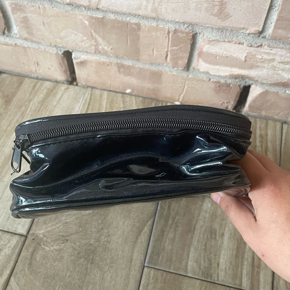 Wet n Wild Cruella De Vil Absolutely Beastly Cosmetic Bag - Picture 4 of 7
